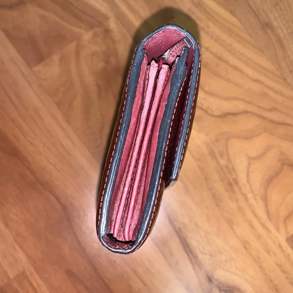 Authentic Gucci Patent Guccisima Heart Continental Flap Wallet (Bordeaux) - Picture 4 of 12